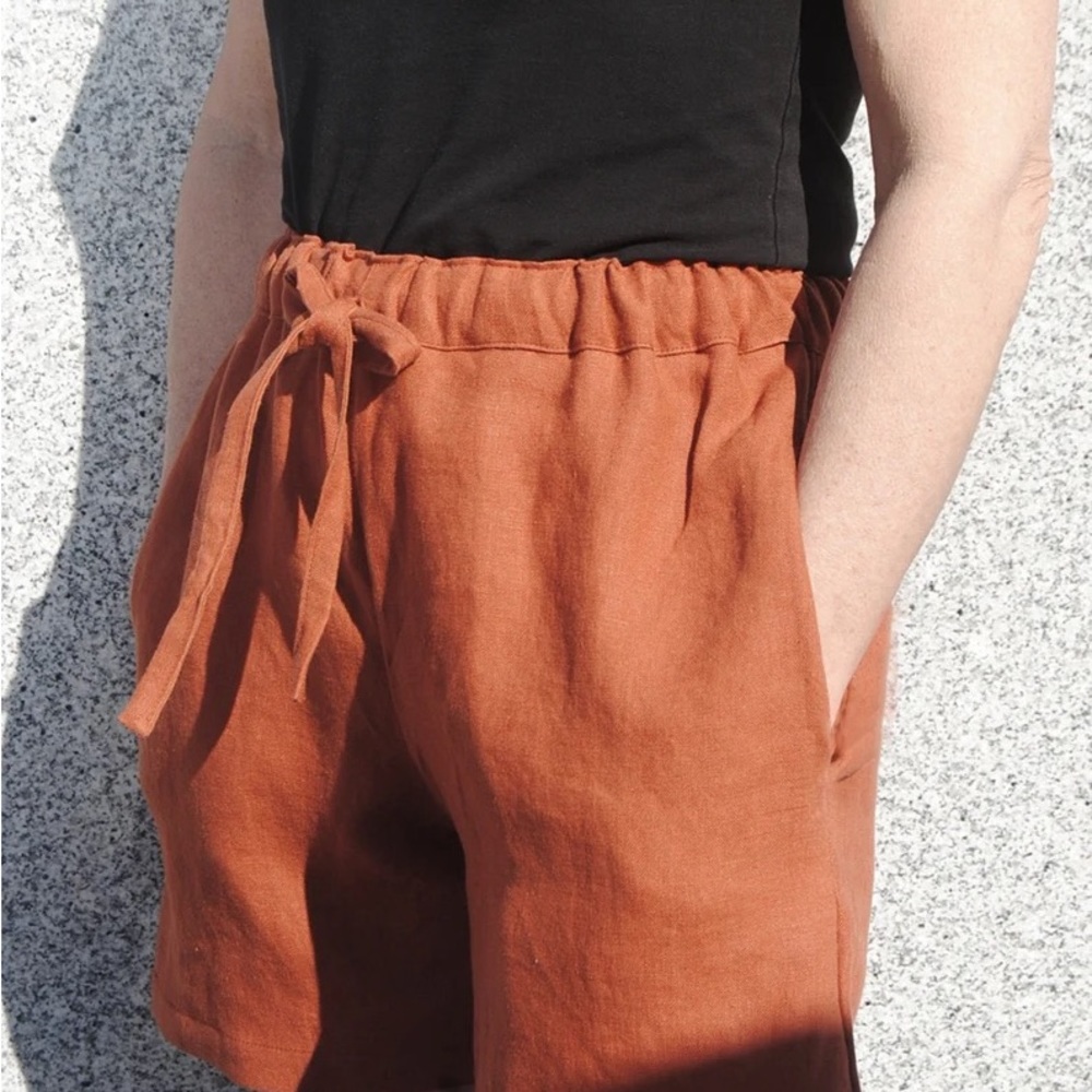 Loose fit drawstring linen shorts